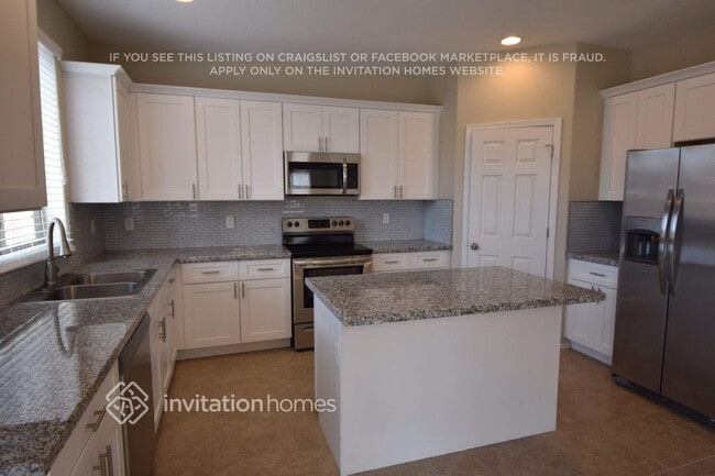 Building Photo - 17227 W Elm St