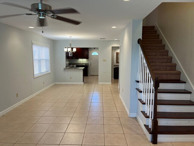 Sala de estar y comedor - 6803 Louisville St