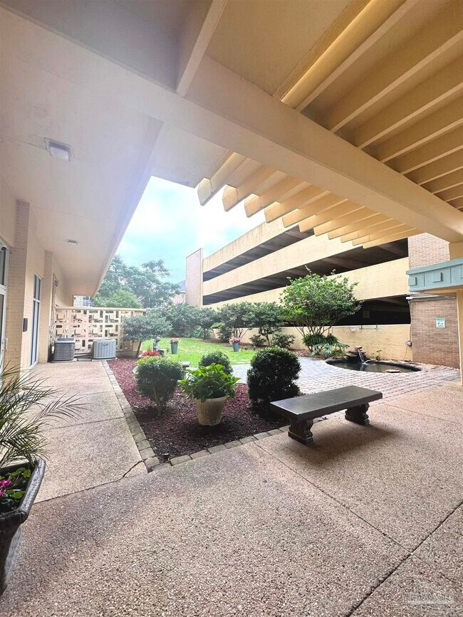Foto del edificio - 825 Bayshore Dr