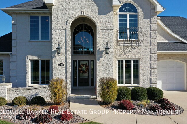 Building Photo - Beautiful Fully Furnished Executive Home l...