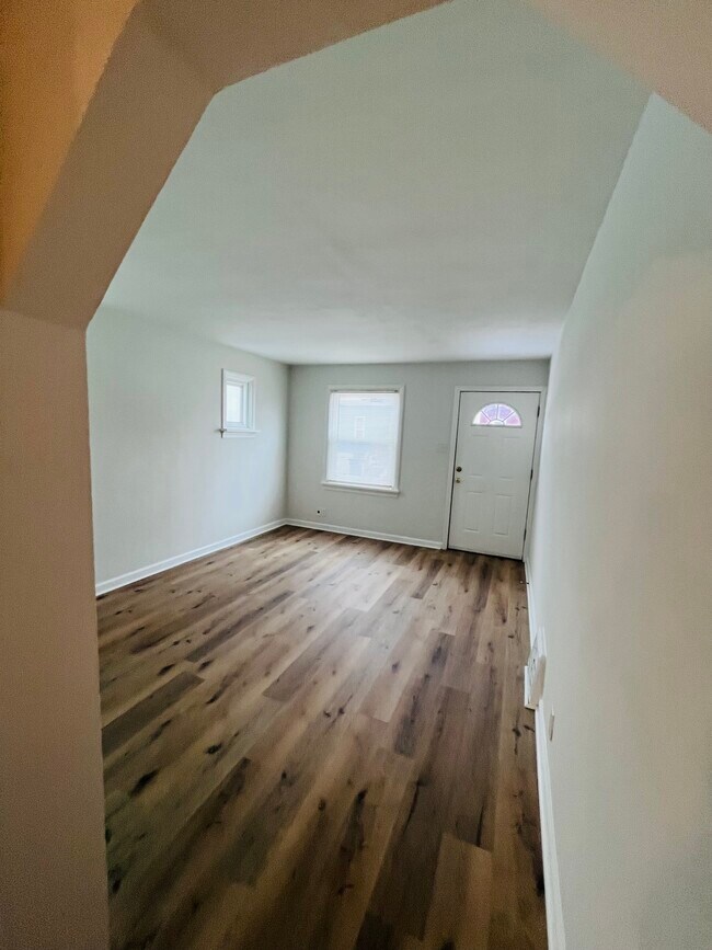 Foto del edificio - 4936 Hummelsheim Ave