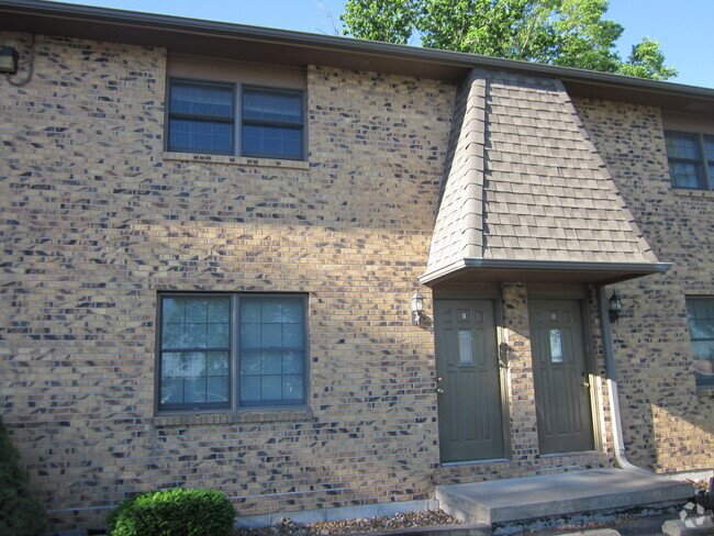 Building Photo - 905 Spencer Ave