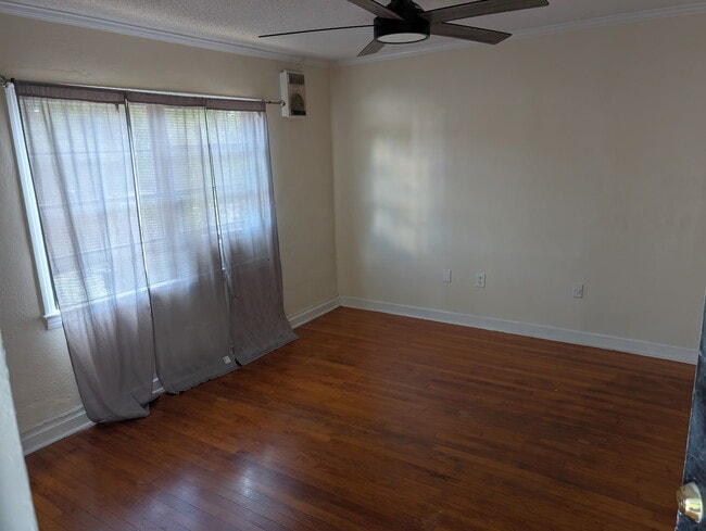 Foto del edificio - 107 N 6th St