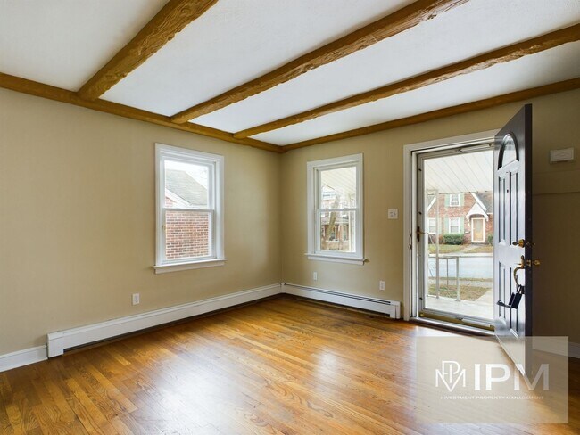 Building Photo - Charming 3BR Cape Cod Home in York Suburban Schools with Fenced Yard & Sunroom!!