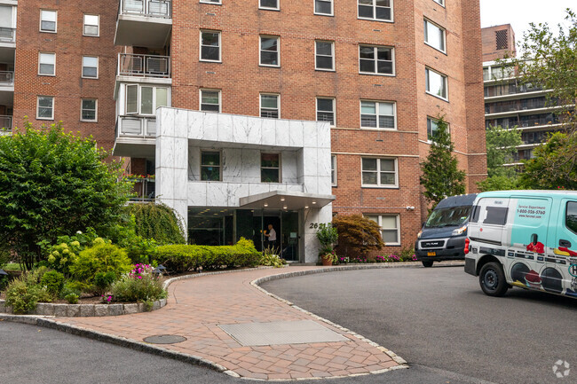 Building Photo - River Terrace Apartments