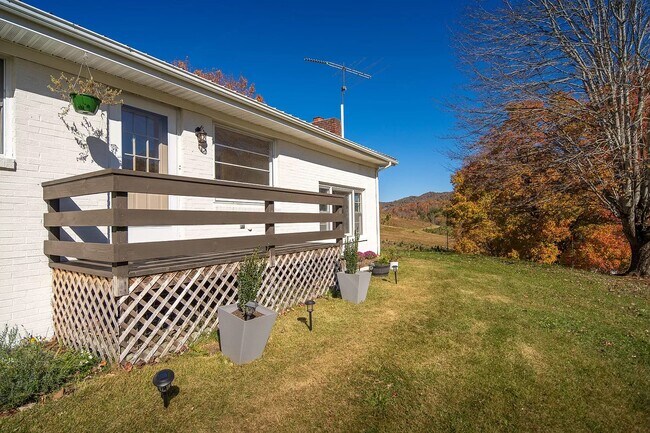 Building Photo - 1234 Bulldog Rd
