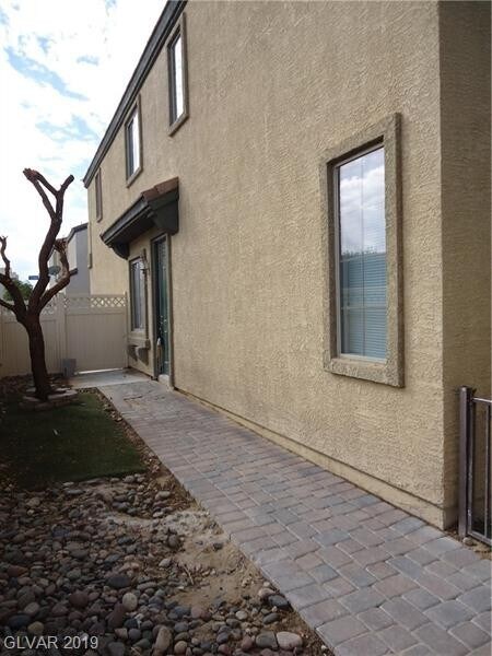 Building Photo - 728 Tree Vista Ct