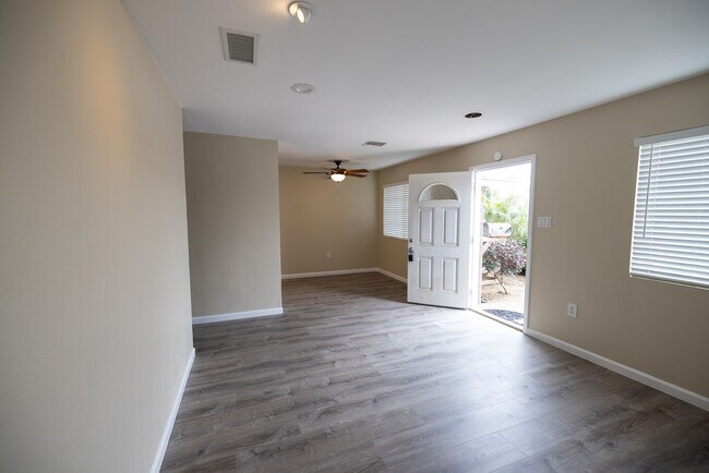 Foto del edificio - 3505 Idlewild Way