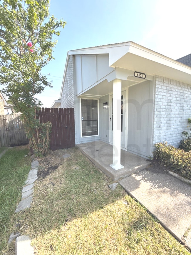 Building Photo - 6076 Dooley Dr