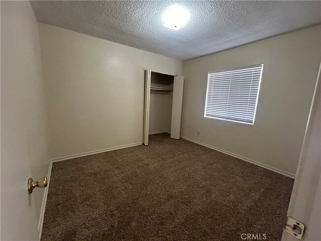 Foto del edificio - 327 W Carson St