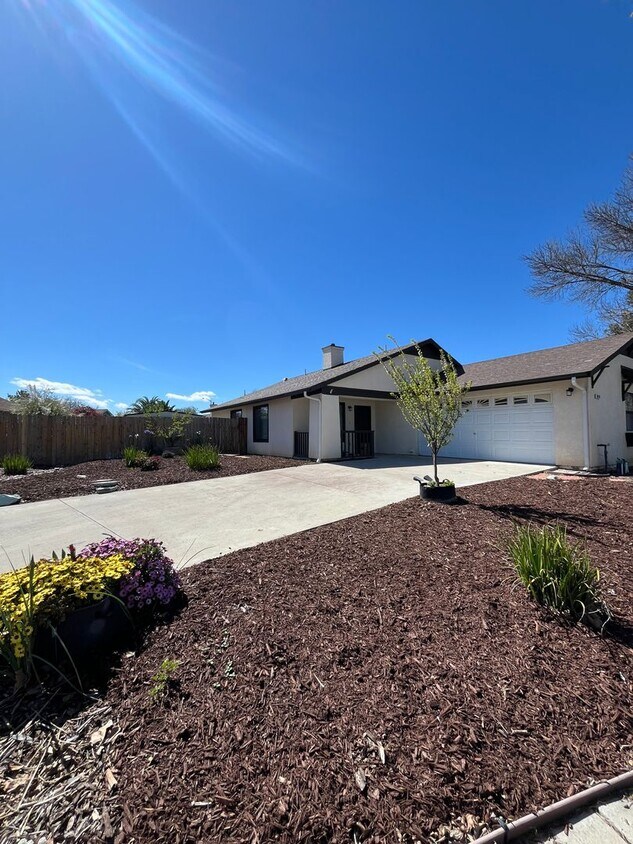 MOVE IN READY!! 3 BEDROOM 2 BATH HOME AVAI... House Rental in Paso