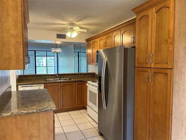 Building Photo - 6123 Coral Lake Dr