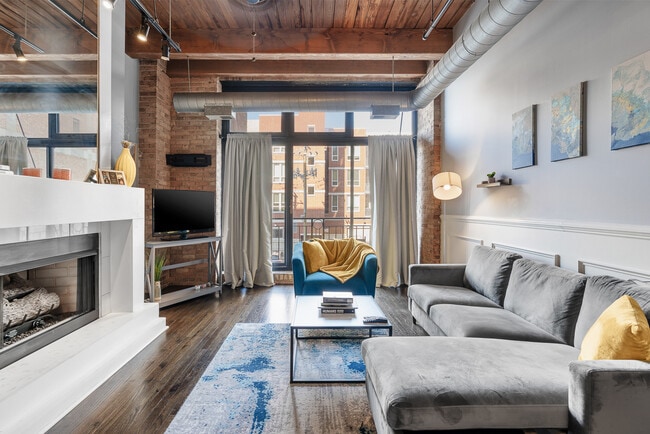 Building Photo - 1250 W Van Buren St