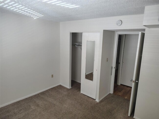 Foto del edificio - 3737 Lake Bayshore Dr