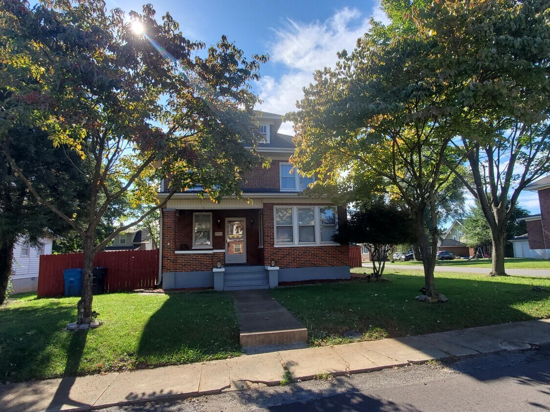 Primary Photo - 2903 Burton Ave NW