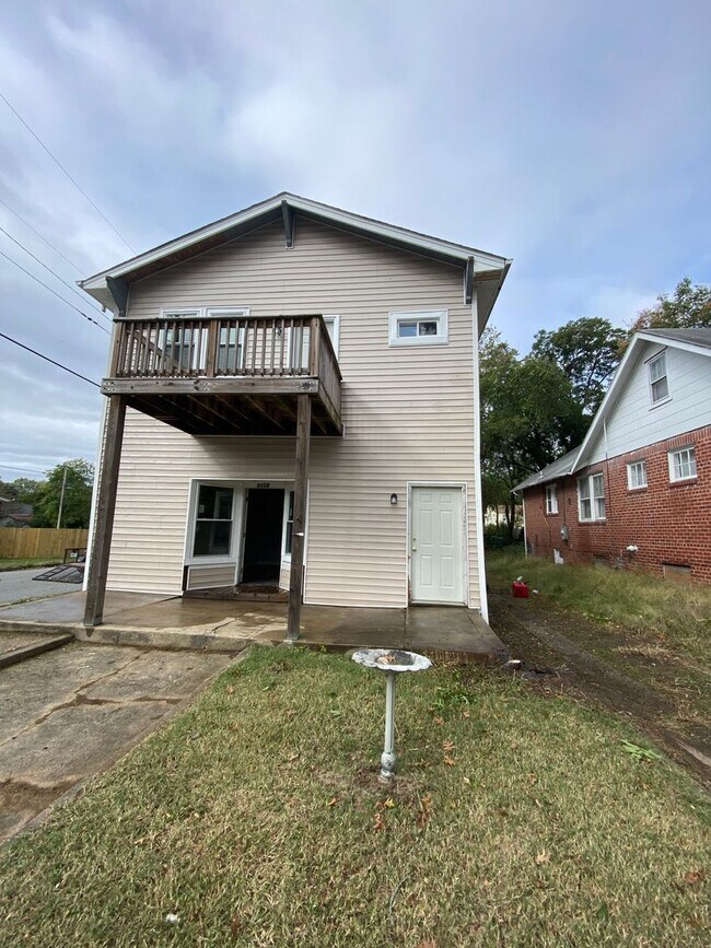 Foto del edificio - 5115 Salem St