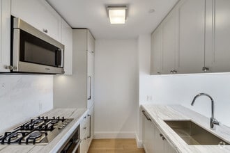 Building Photo - 389 E 89th St