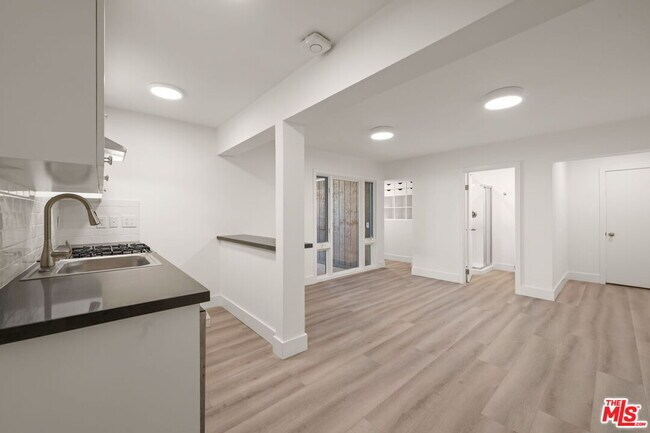 Foto del edificio - 6821 E Ocean Blvd