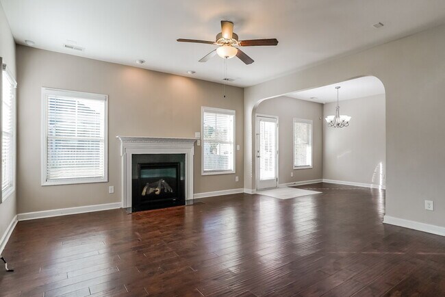 Building Photo - 104 W Webber Ln