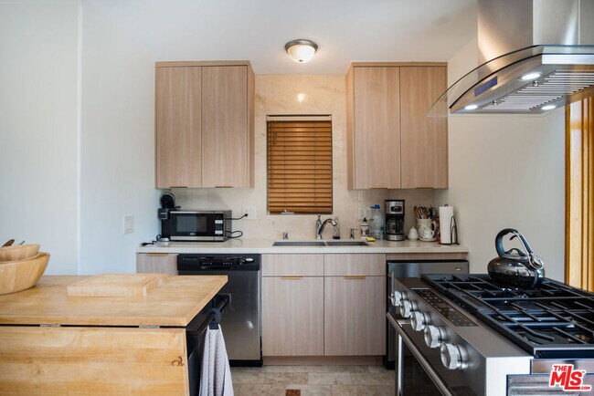 Building Photo - 8298 Presson Pl