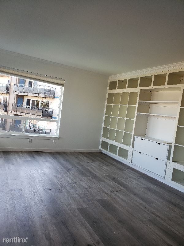 Building Photo - 550 Elm Way