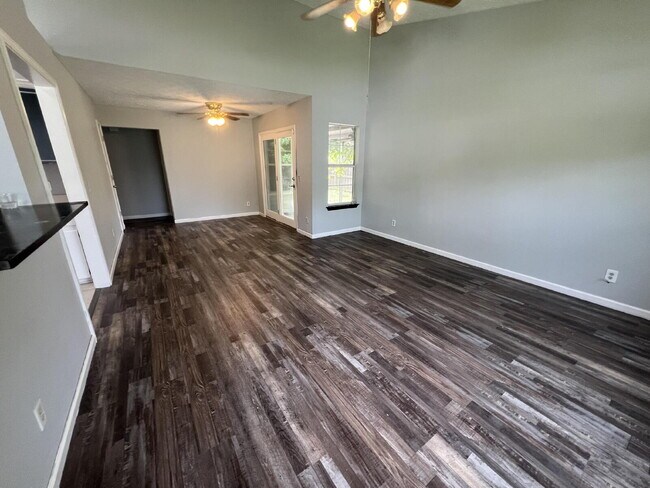 Foto del edificio - Charming 3 Bed, 2 Bath Home for Rent in Ri...