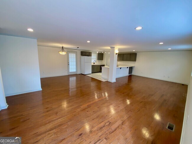 Building Photo - 487 Morgan Mill Rd