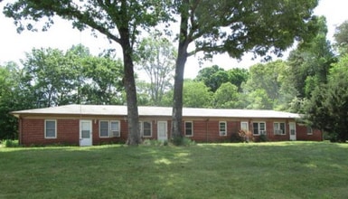 Building Photo - 110 Evergreen Ln