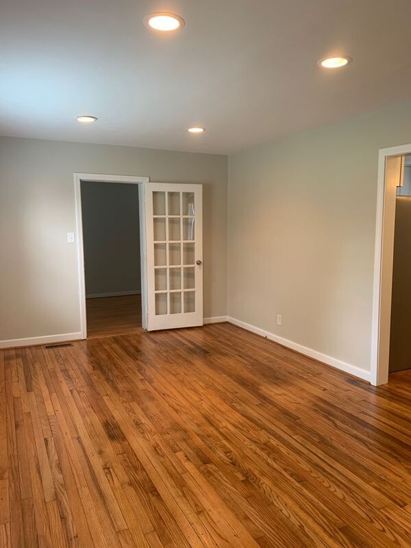Building Photo - 903 Willow Lawn Dr