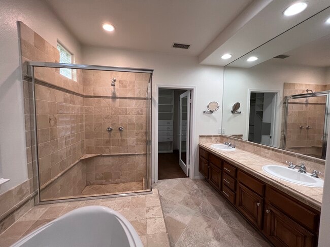 Building Photo - 3639 El Encanto Dr