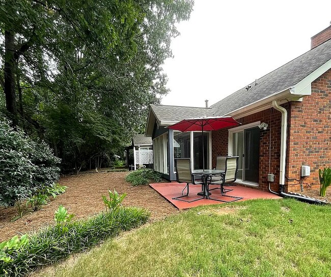 Foto del edificio - 3688 Blackshear Ct