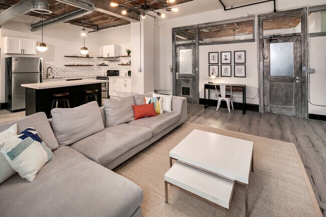 Foto del edificio - 108 W 2nd St