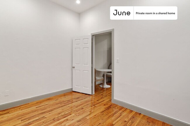 Building Photo - Private bedroom in 2 bed/1 bath Home