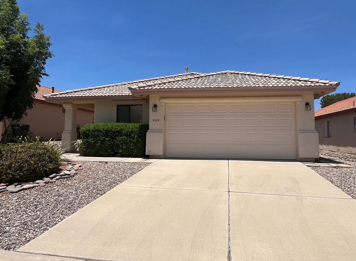 Primary Photo - Cute and clean 4 bedroom home available now