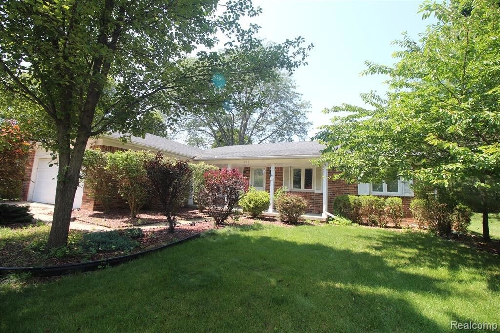 1821 Flemington Dr, Troy, MI 48098 House Rental in Troy, MI