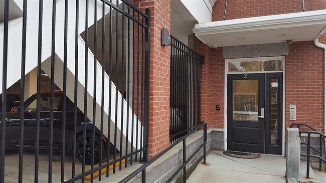 Building Photo - 2 Silver St