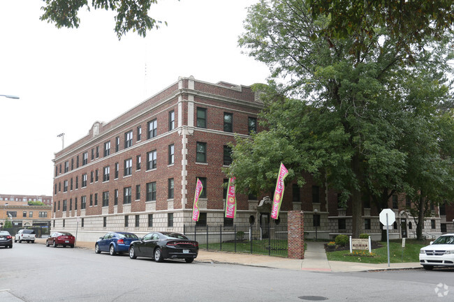 Foto del edificio - St. Luke's Plaza Apartments