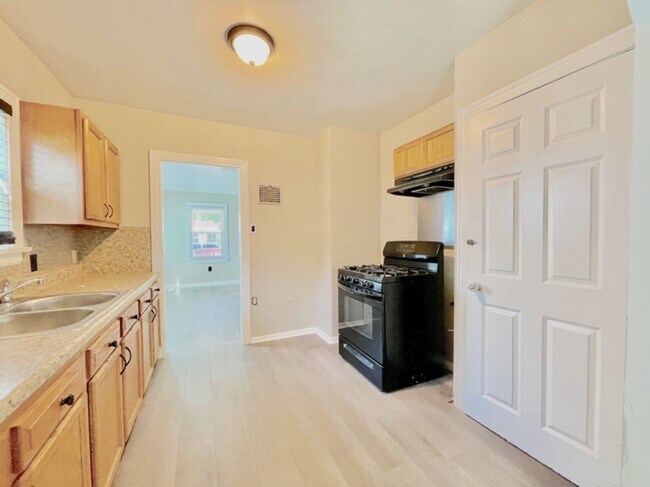 Foto del edificio - 2 bedrooms, Northside