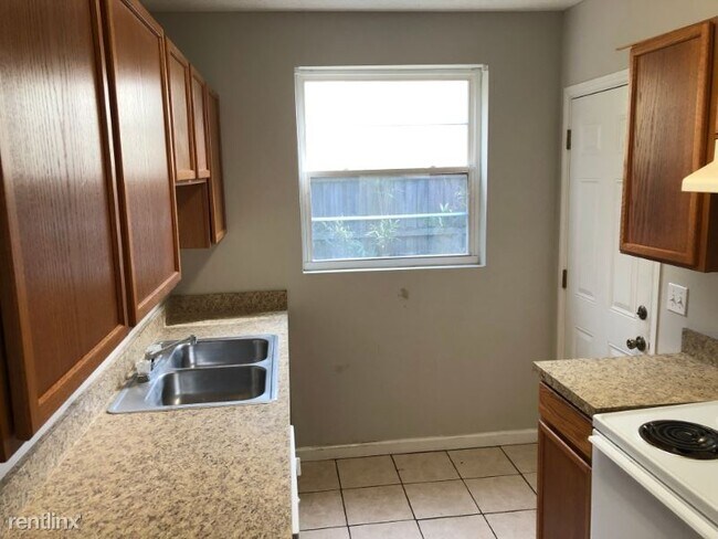 Building Photo - 2 br, 1 bath Apartment - 805 King St 2 Unit 2