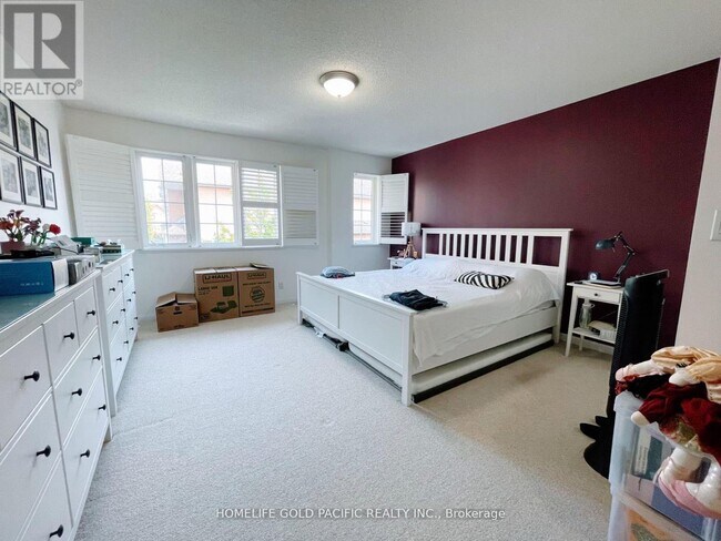 Building Photo - 28-1228 Sommerset Way