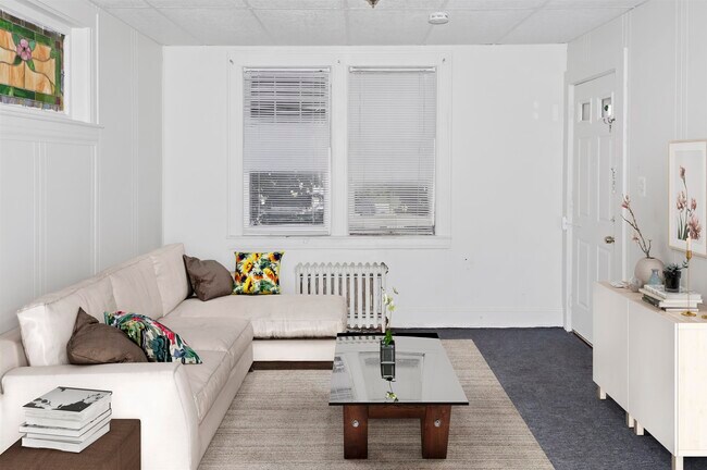 Building Photo - 263 Centre Ave