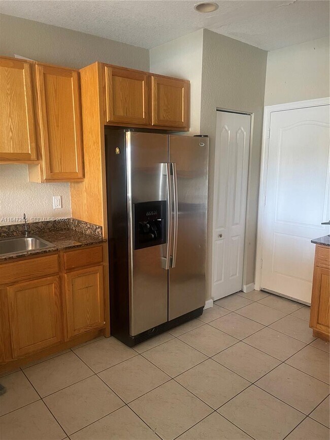 Building Photo - 4203 Cohune Palm Ct