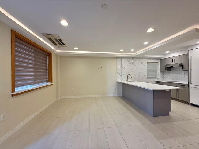 Foto del edificio - 143 Bay 31st St