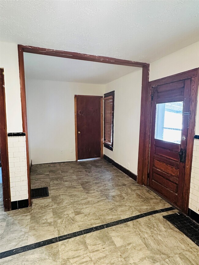 Foto del edificio - 210 Squires Ave