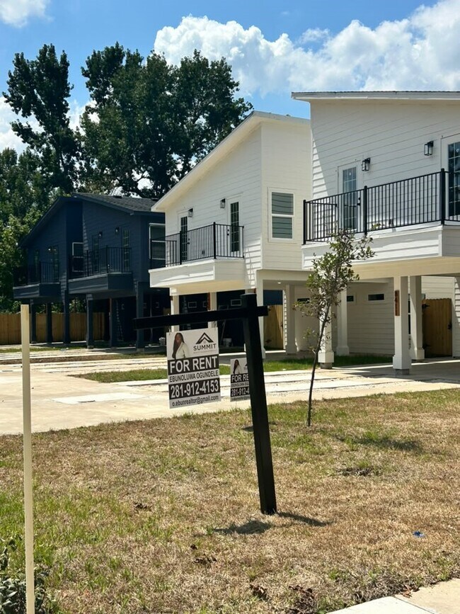 Building Photo - 8411 Mahalia Dr