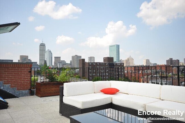 Foto del edificio - 658 Massachusetts Ave