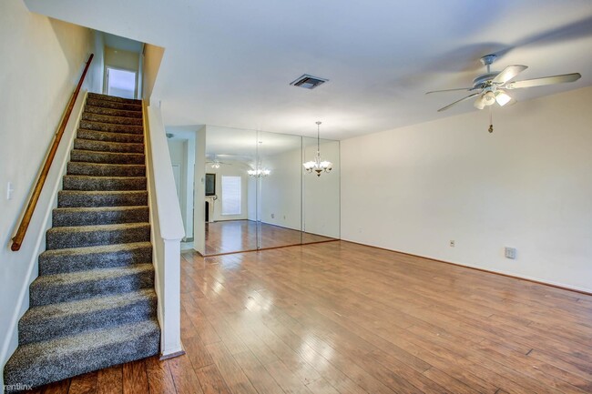 Foto del edificio - 2 br, 2.5 bath Townhome - 17423 Red Oak Dr...