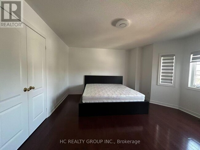 Building Photo - 563 Highglen Ave