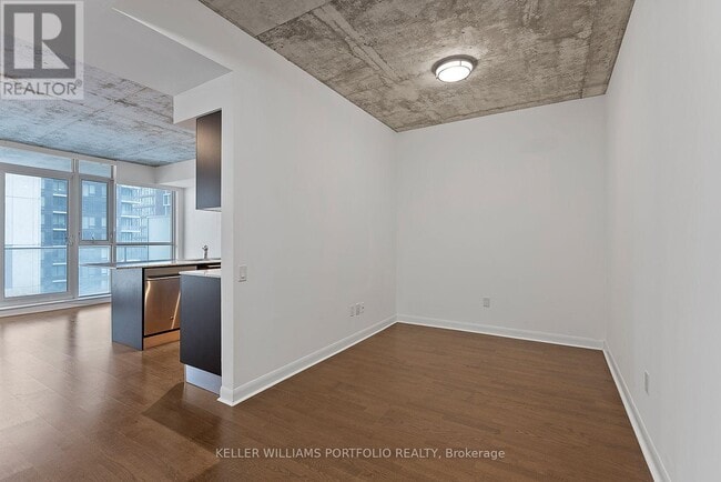 Building Photo - 375 King St W