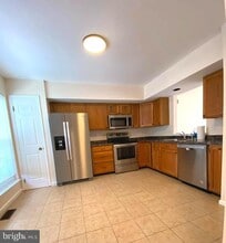Building Photo - 116 Village Dr